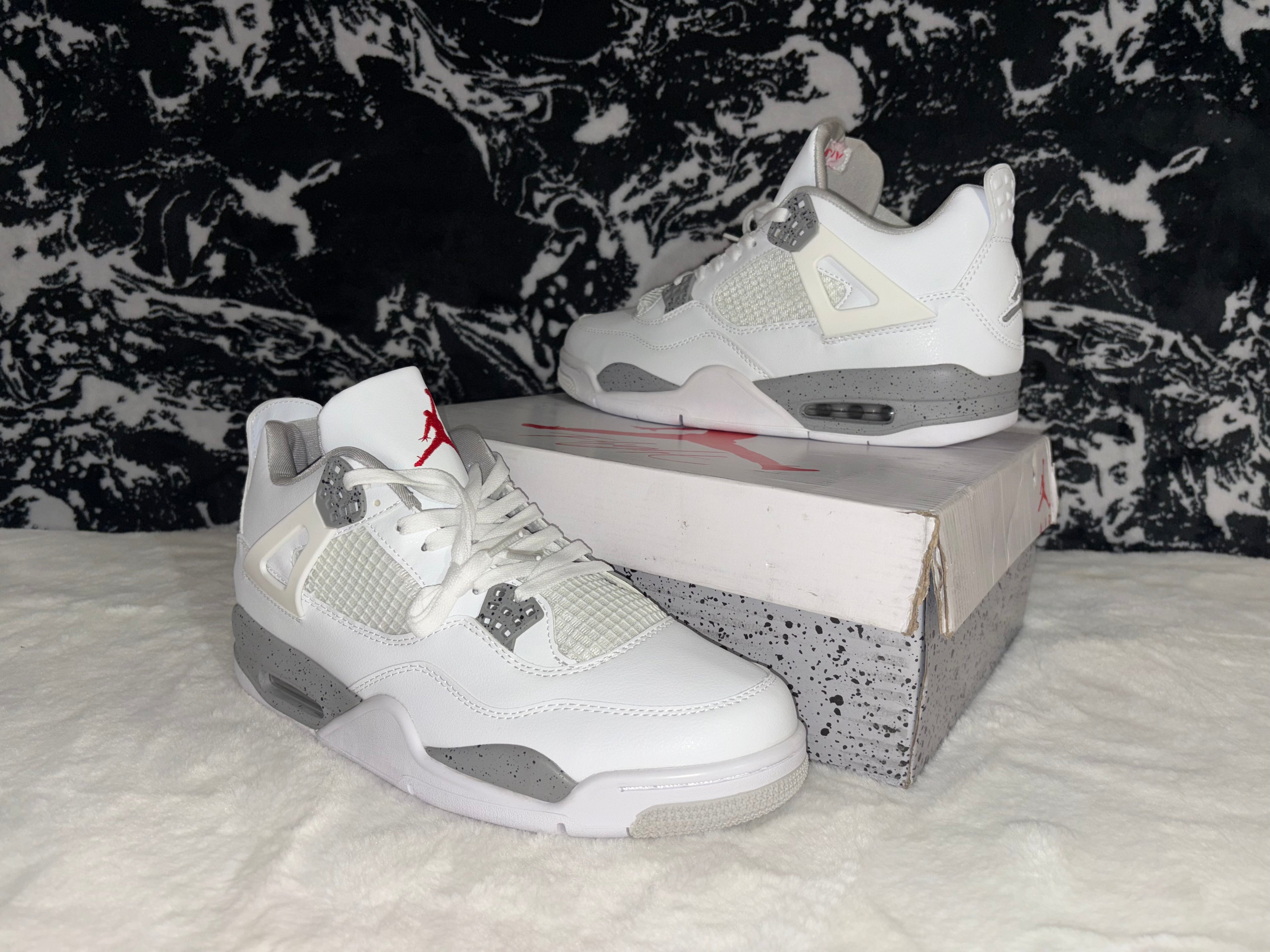 Jordan 4 Retro
White Oreo