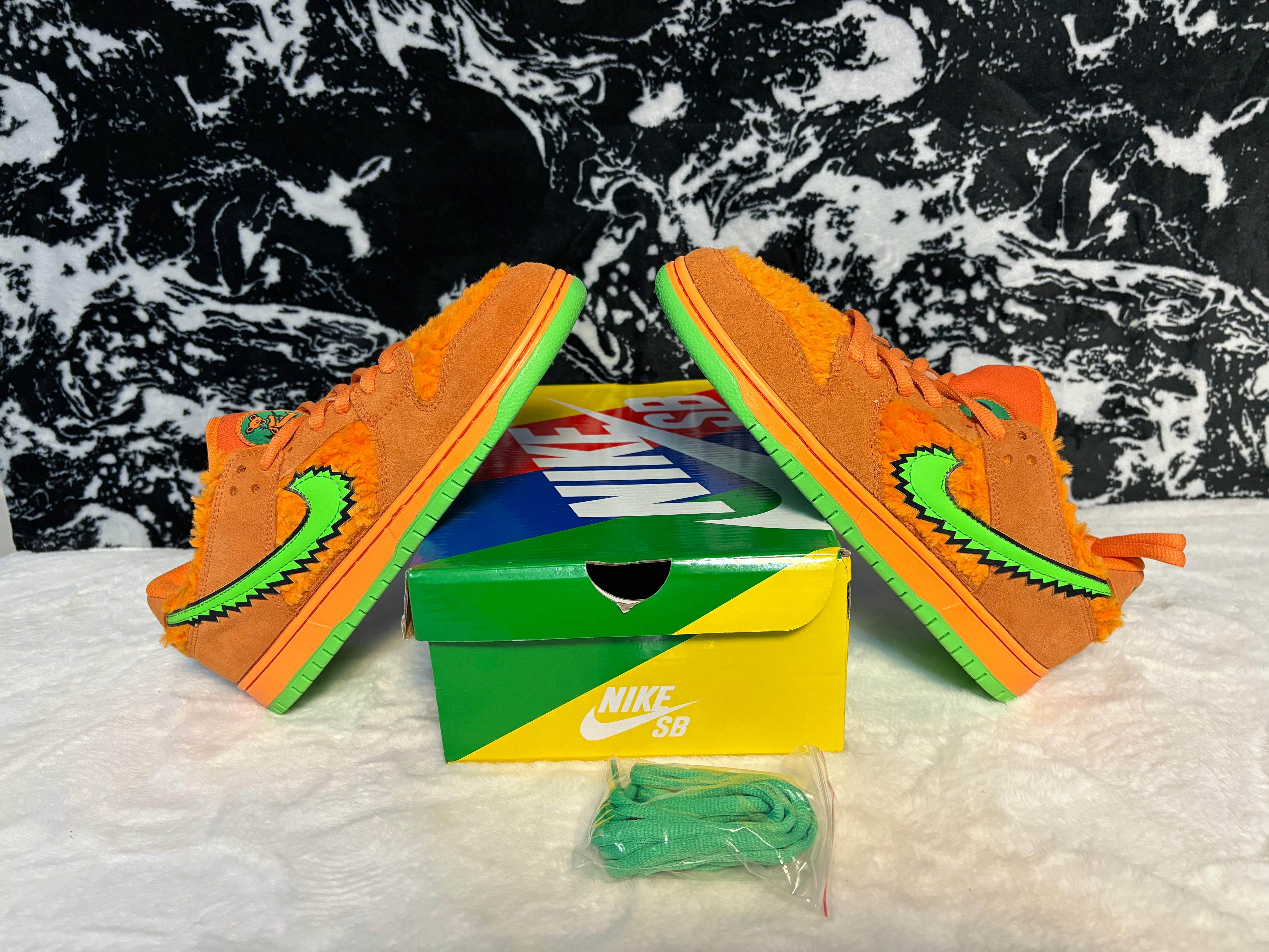 Nike SB Dunk Low
Grateful Dead Bears Orange