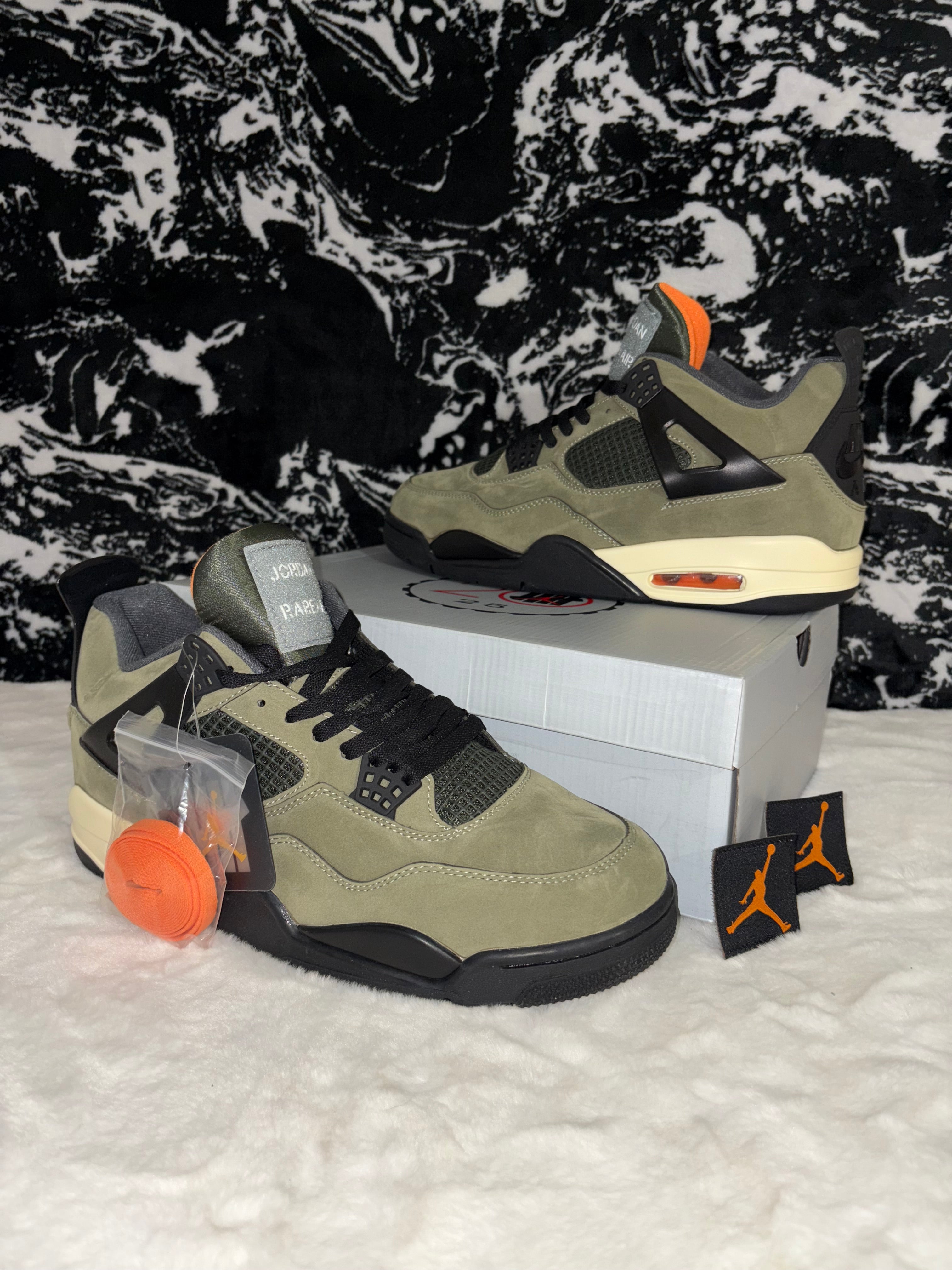 Jordan 4 Retro OG SP
Undefeated