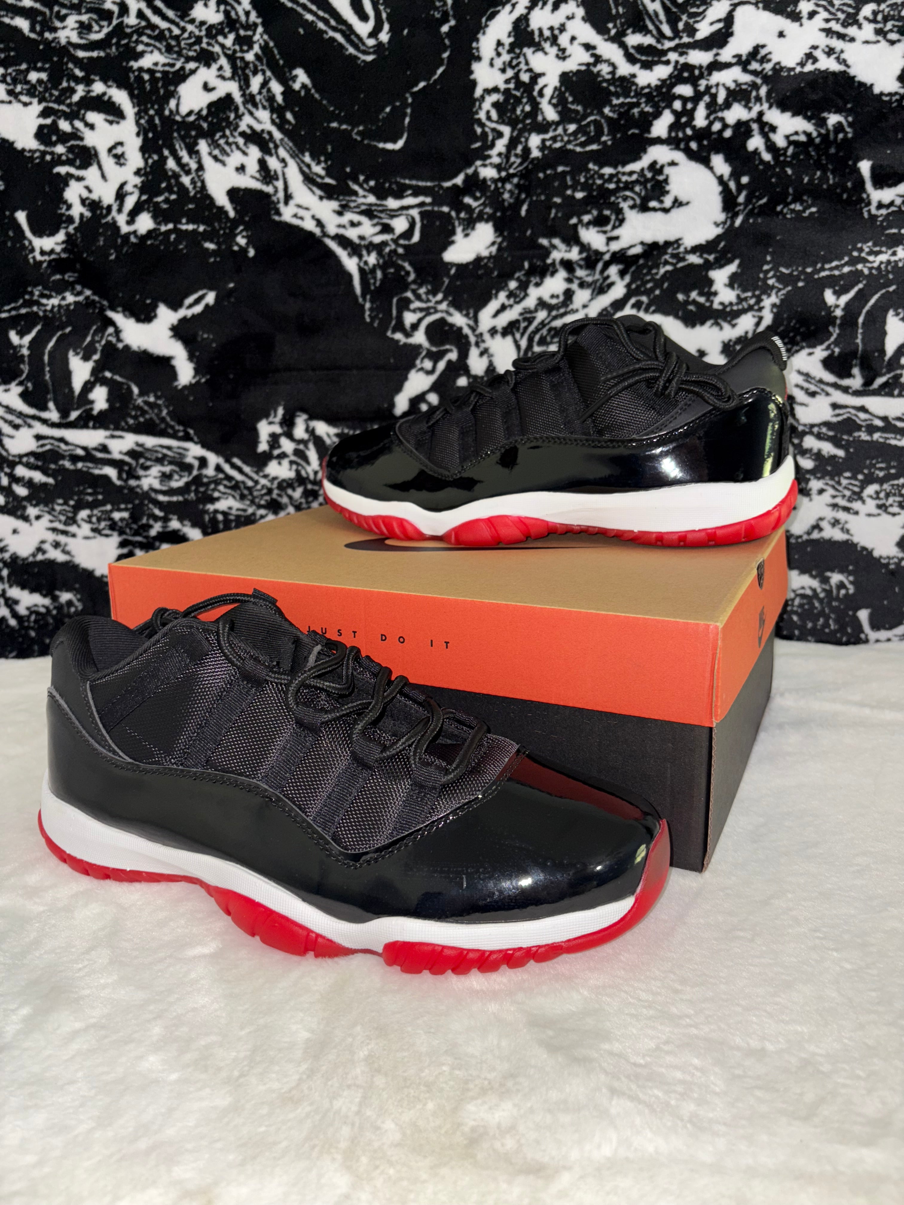 Jordan 11 Retro Low
Bred