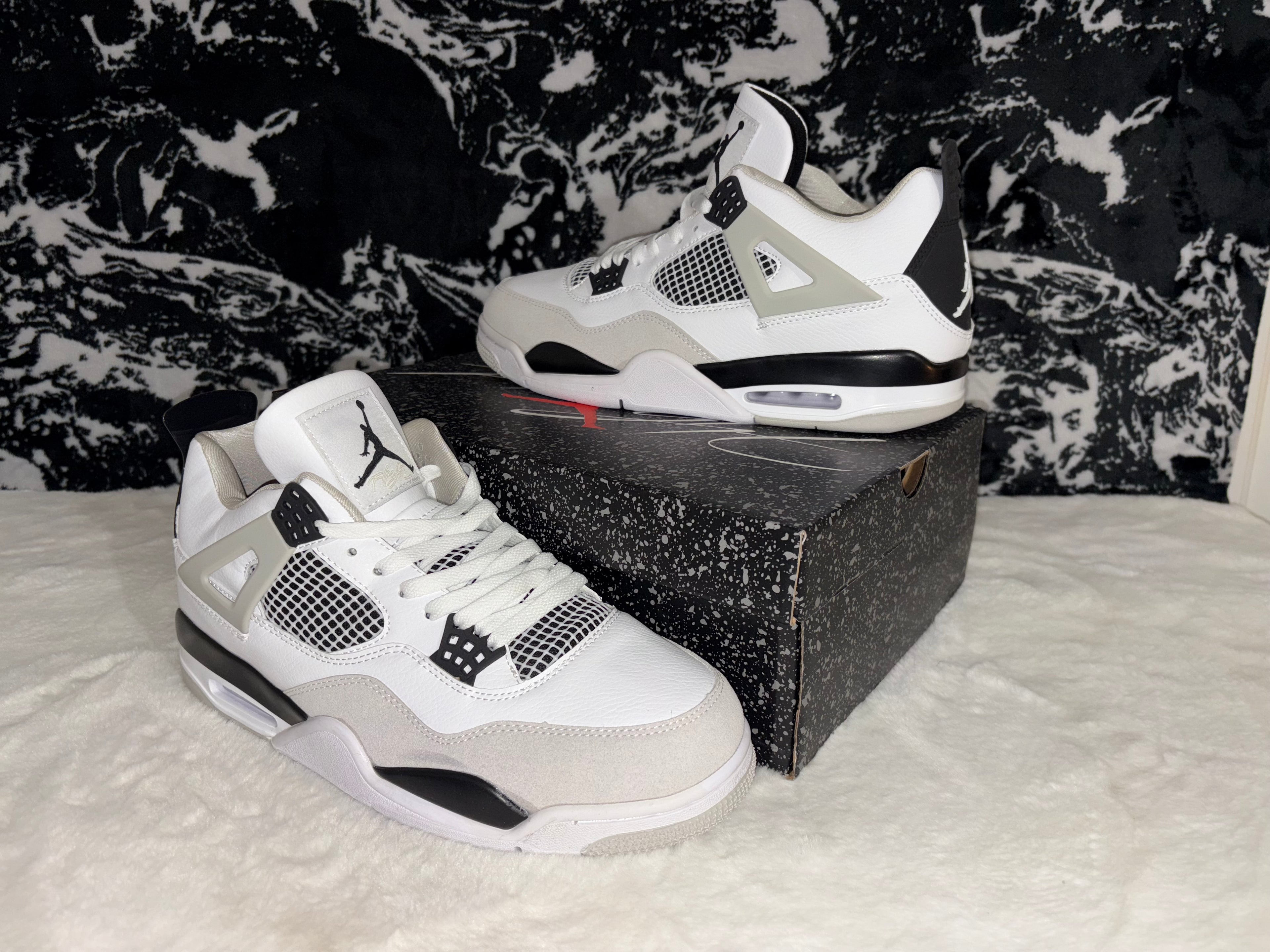 Jordan 4 Retro
Military Black